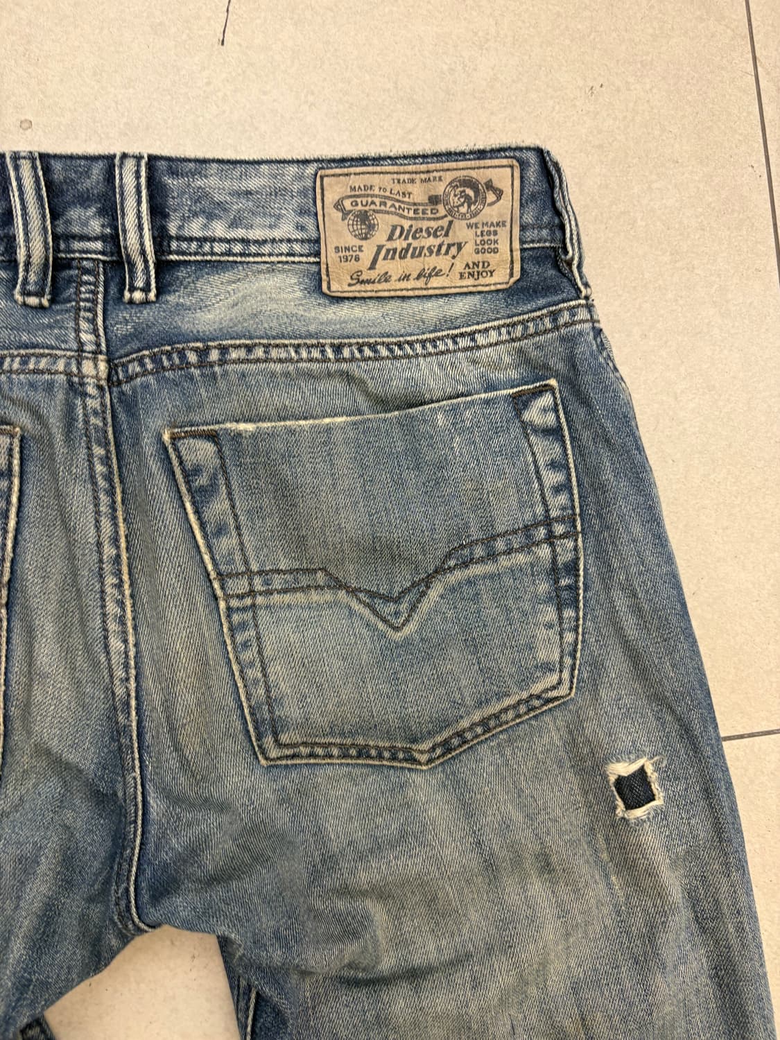 디젤 인더스트리 디스트레스드 세미 부츠컷 상품이미지8