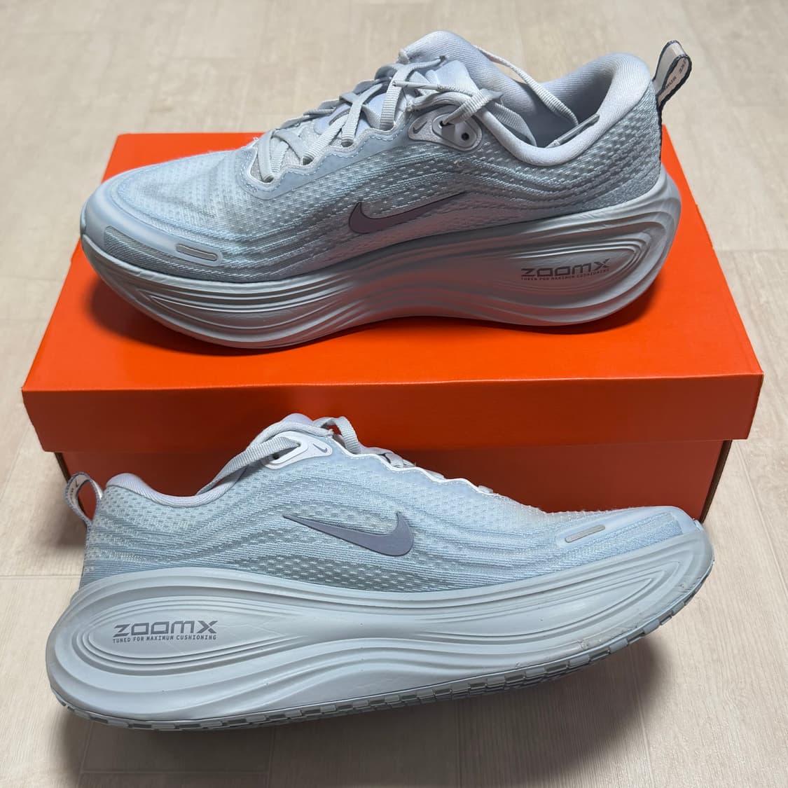 (270) 나이키 보메로 플러스 풋볼그레이 런닝화 상품이미지2