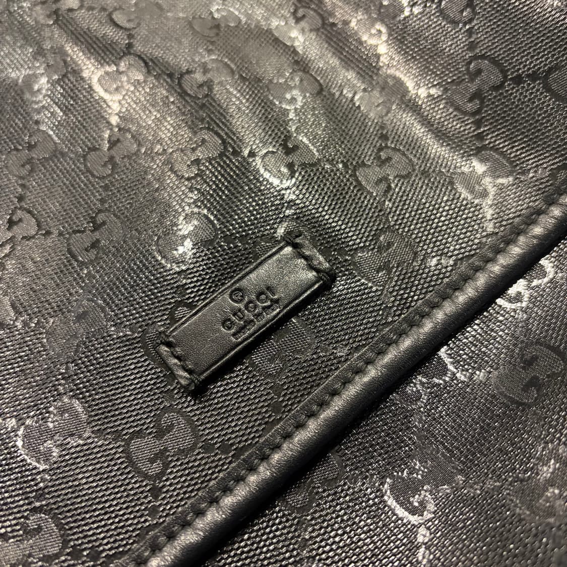 구찌 GG 로고 투버클 블랙 메신저백 상품이미지3