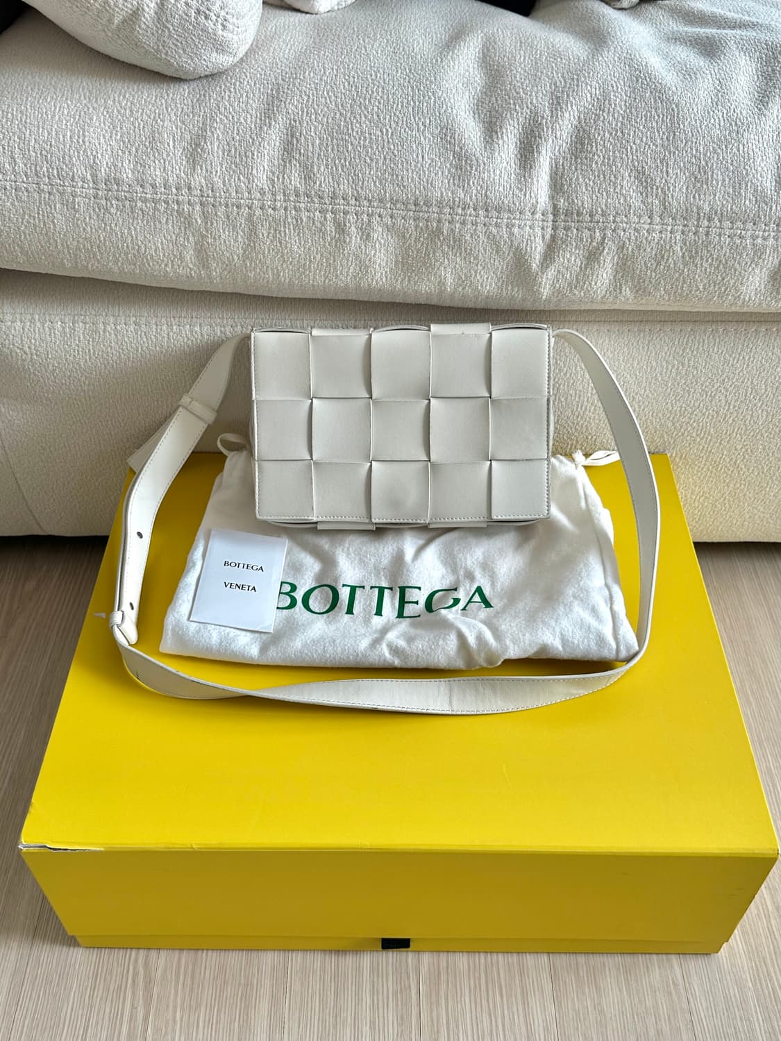 보테가베네타 카세트백 화이트 상품이미지1