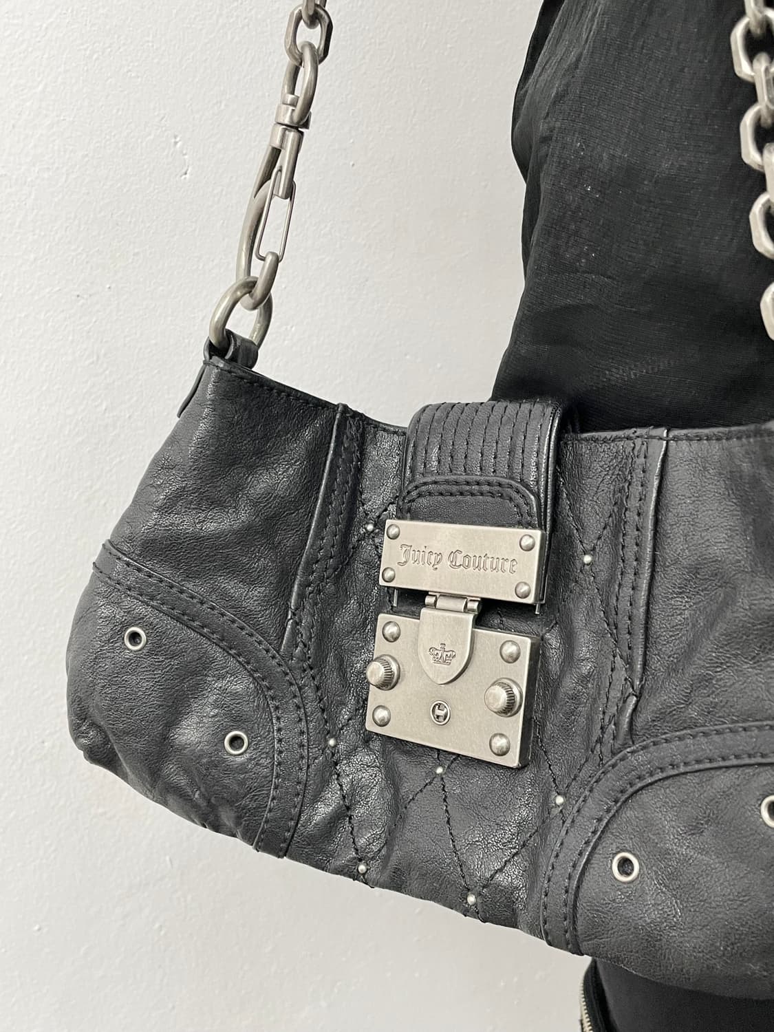 쥬시꾸뛰르 스터드 버클 체인 백 상품이미지5