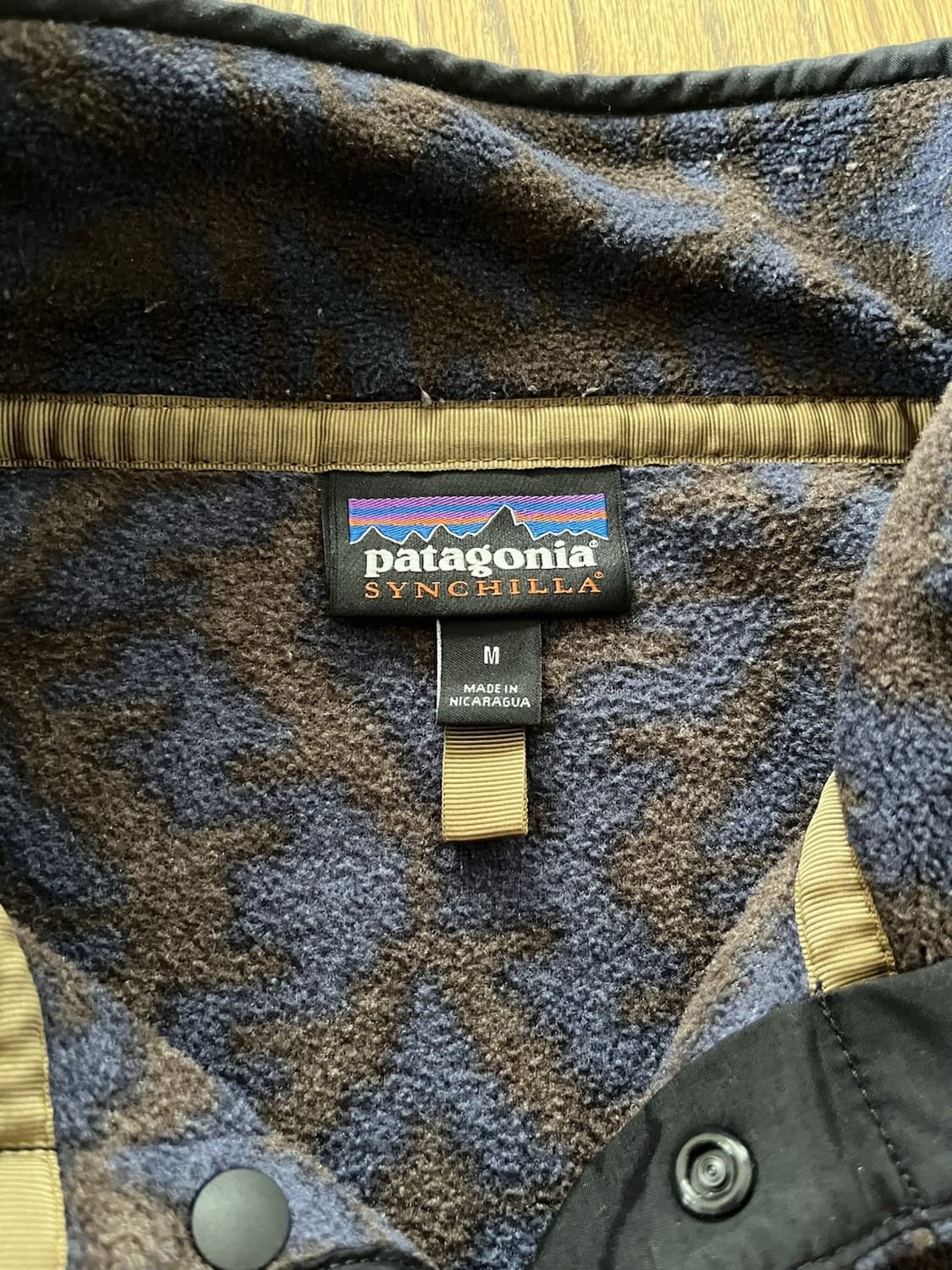 파타고니아 신칠라 스냅-T 네이비/브라운 아즈텍 패턴 상품이미지3