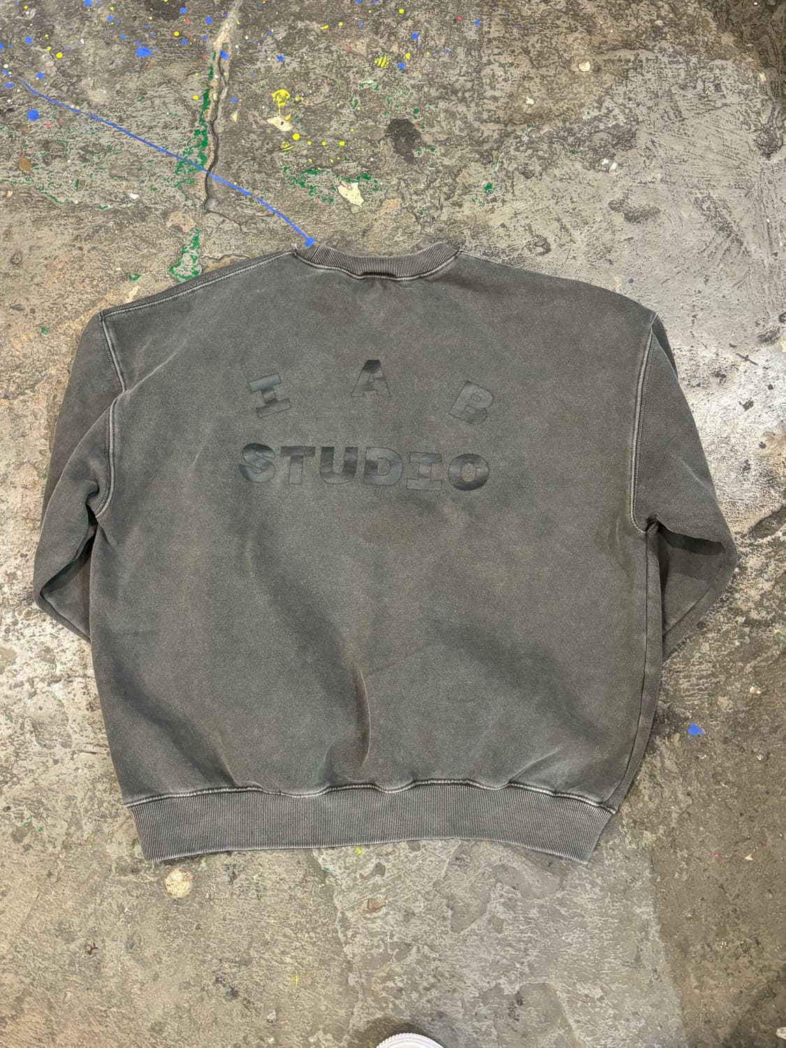 아이앱 스튜디오 차콜 맨투맨 상품이미지8