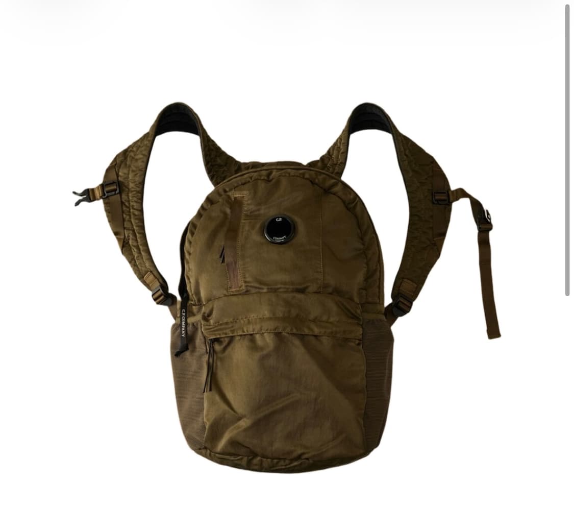 C.P. 컴퍼니 나일론 B 렌즈 백팩 아이비 그린 - 25FW 상품이미지1