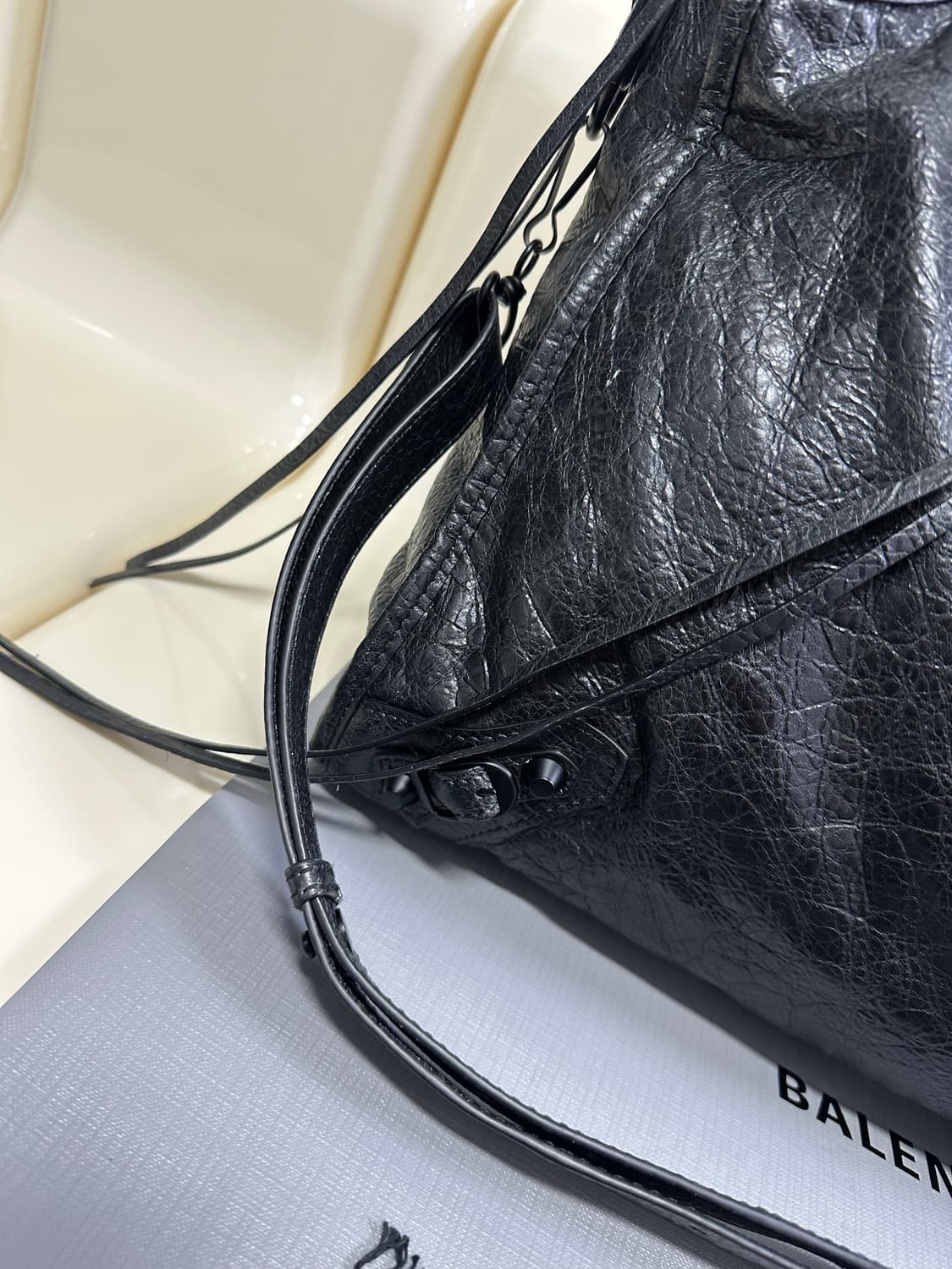 [SA 정품] 발렌시아가 르 시티 모터백 라지 블랙 상품이미지4