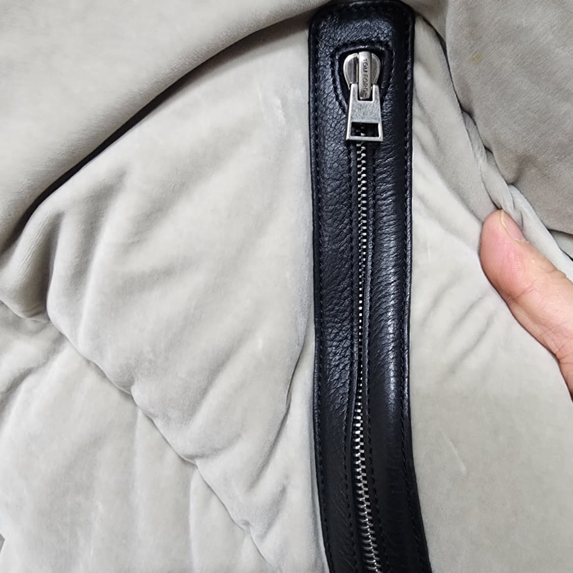 톰포드 벨벳 구스다운 푸퍼 롱패딩 48사이즈 상품이미지3