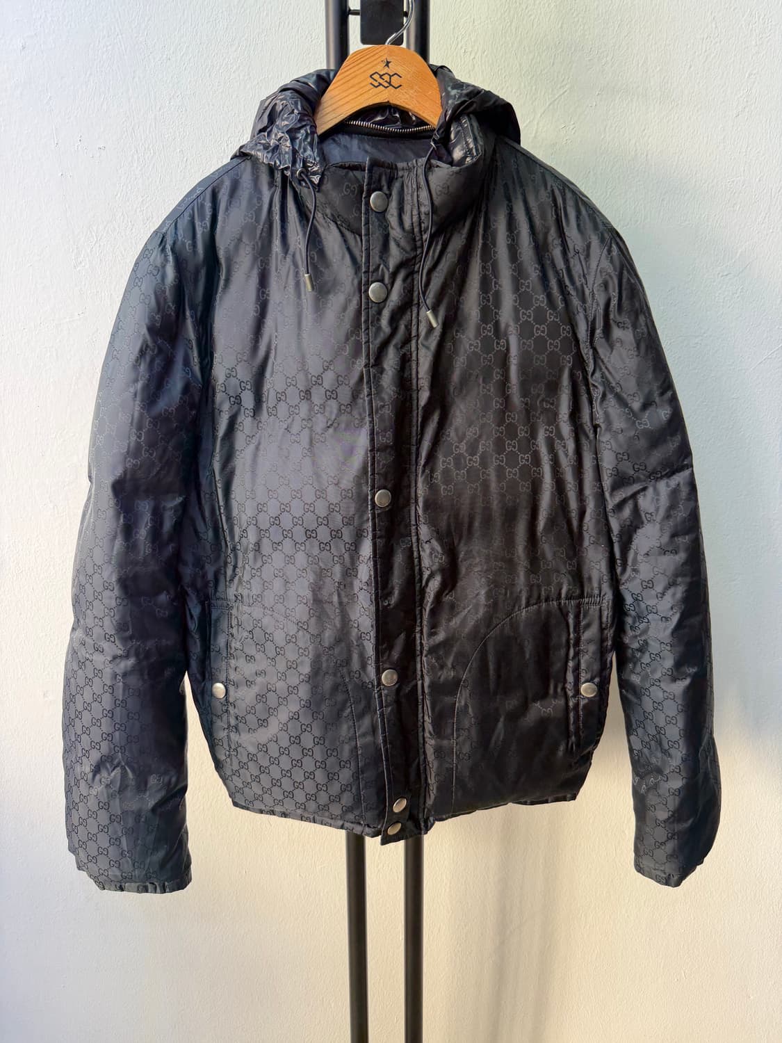 정품) 구찌 GG 로고 남성 리버시블 블랙 패딩 48 상품이미지1
