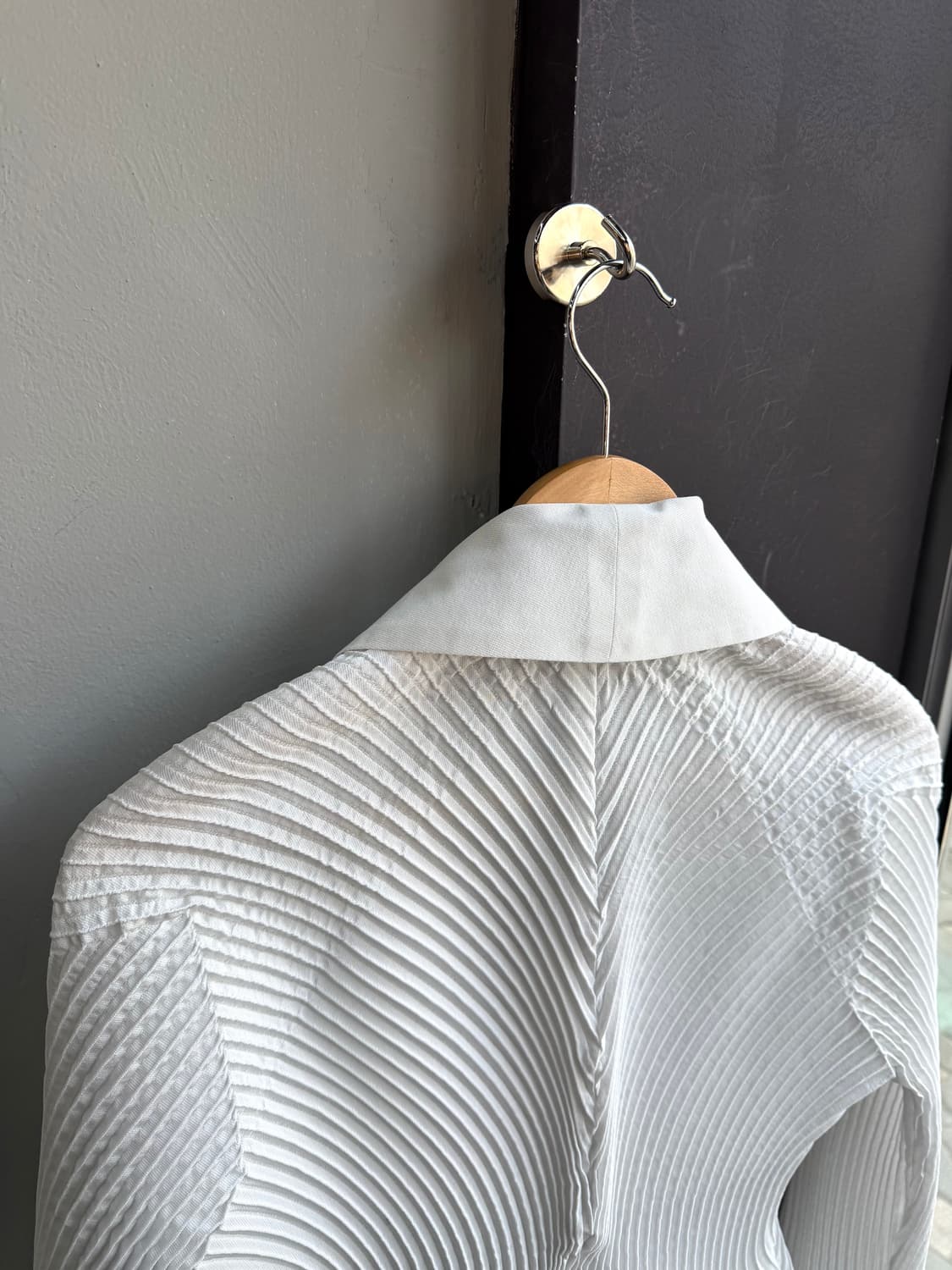 2/ 이세이미야케 3D C커브드 플리츠 자켓 상품이미지9