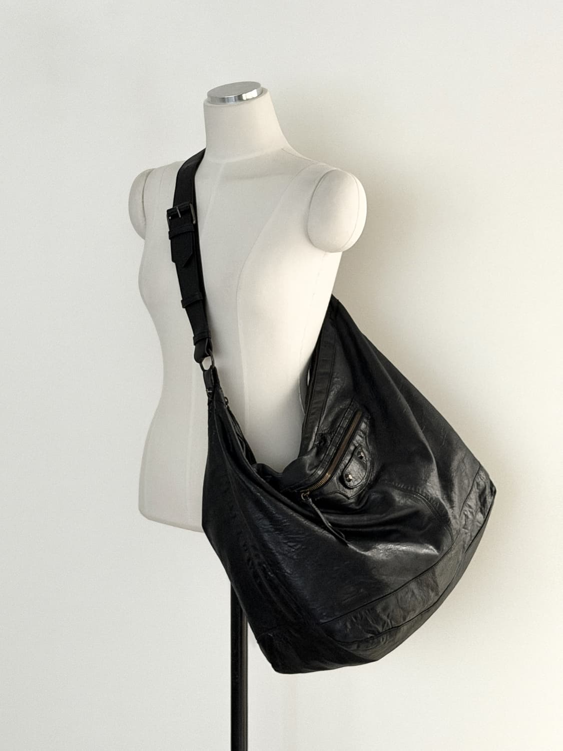 발렌시아가 아레나 레더 클래식 쿠리에 크로스백 상품이미지2