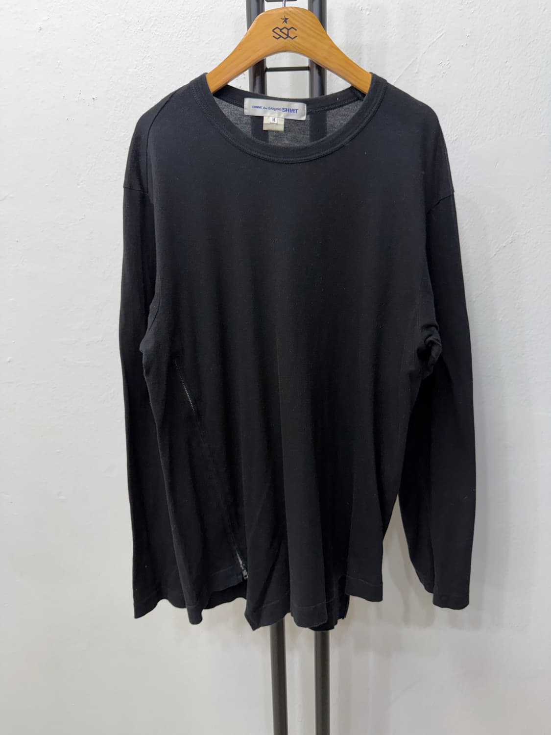 정품) 꼼데가르송 블랙 밑단 언발 긴팔 티셔츠 M  상품이미지1