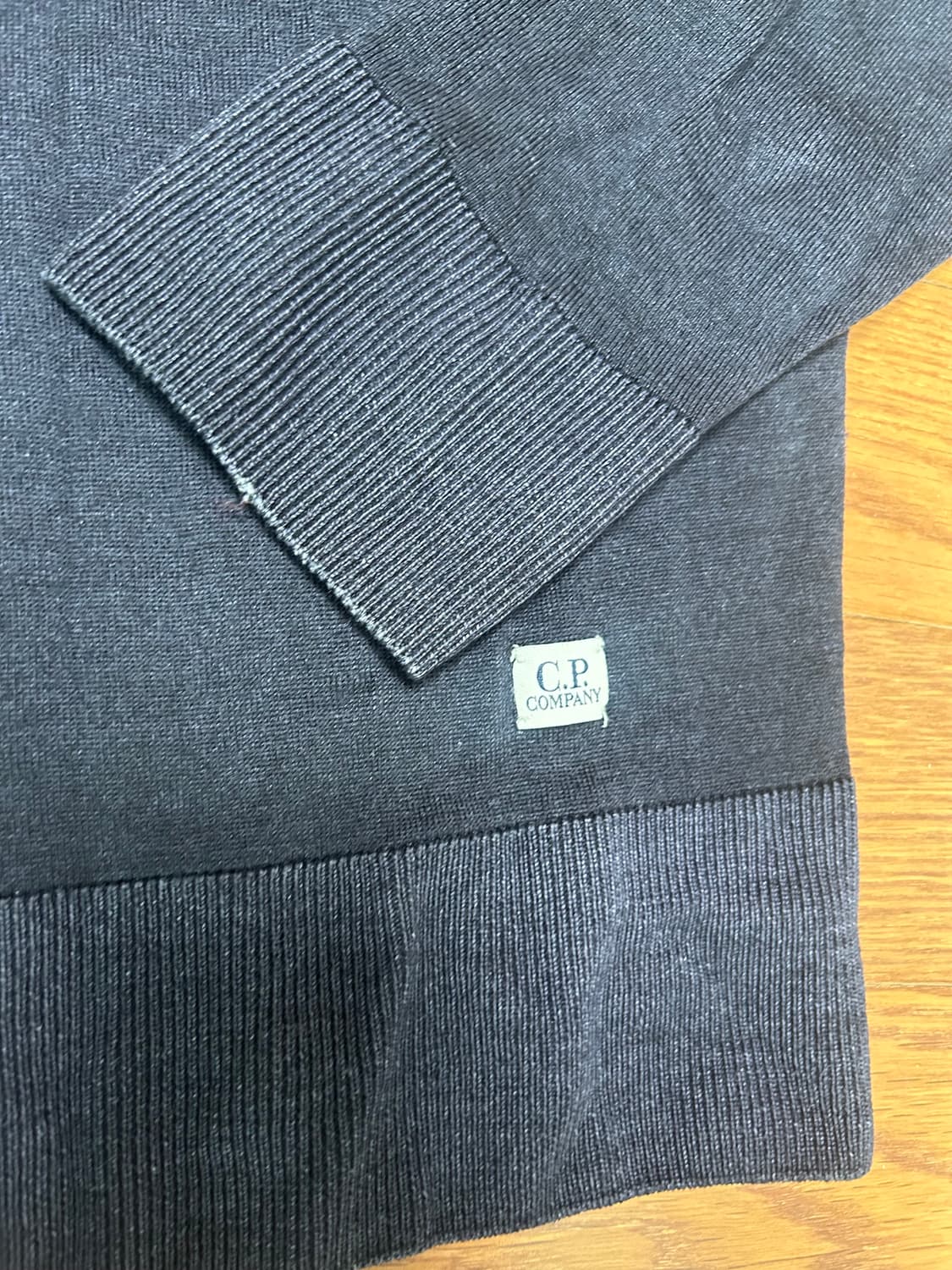 cp컴퍼니 블랙 니트 상품이미지2