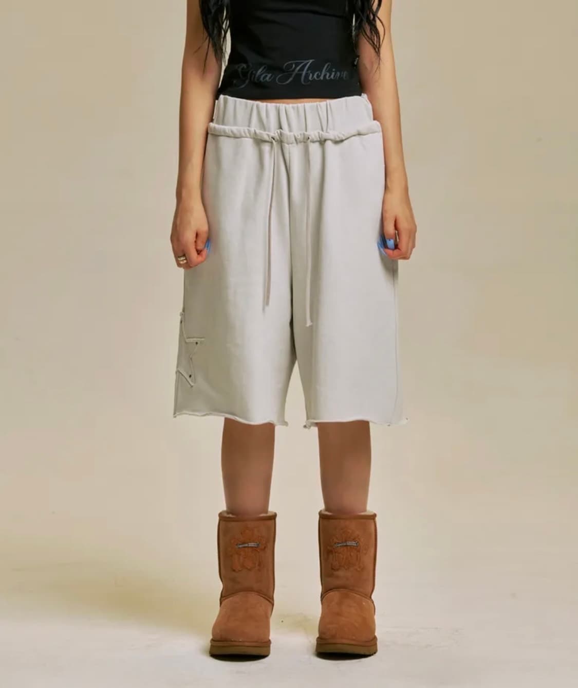 길라아카이브 STAR PATCH BERMUDA SWEAT SHORTS 상품이미지1