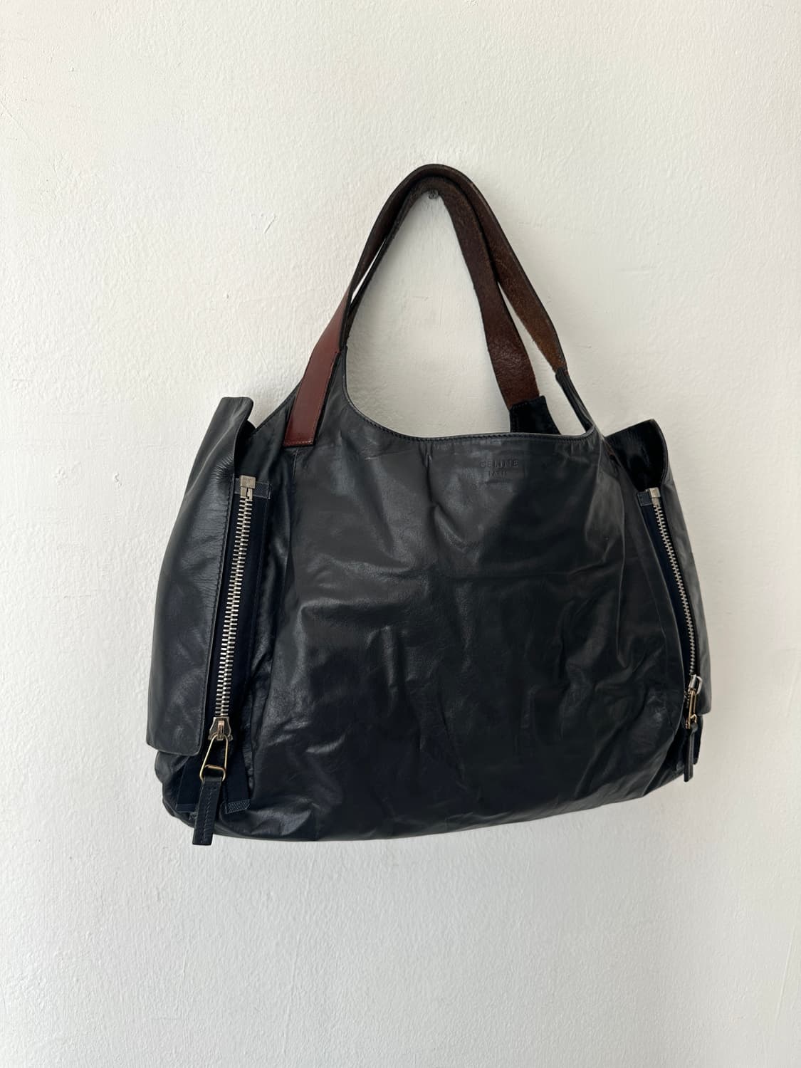 셀린느 왁스코팅 블랙 레더 숄더백 상품이미지2