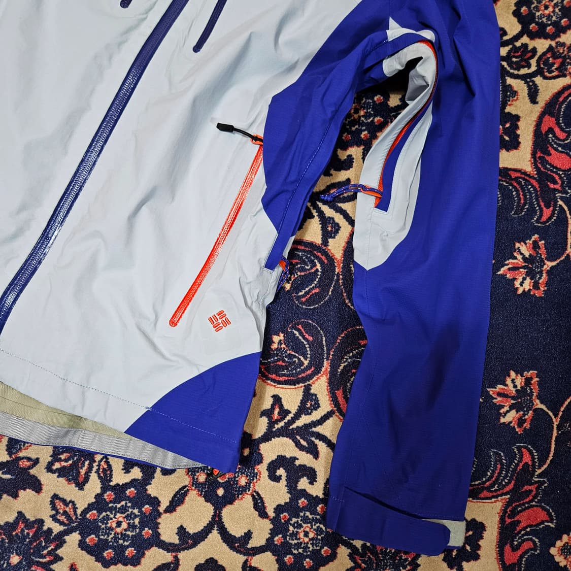 컬럼비아 고어텍스 옴니 드라이 바람막이 자켓
XS size 상품이미지3