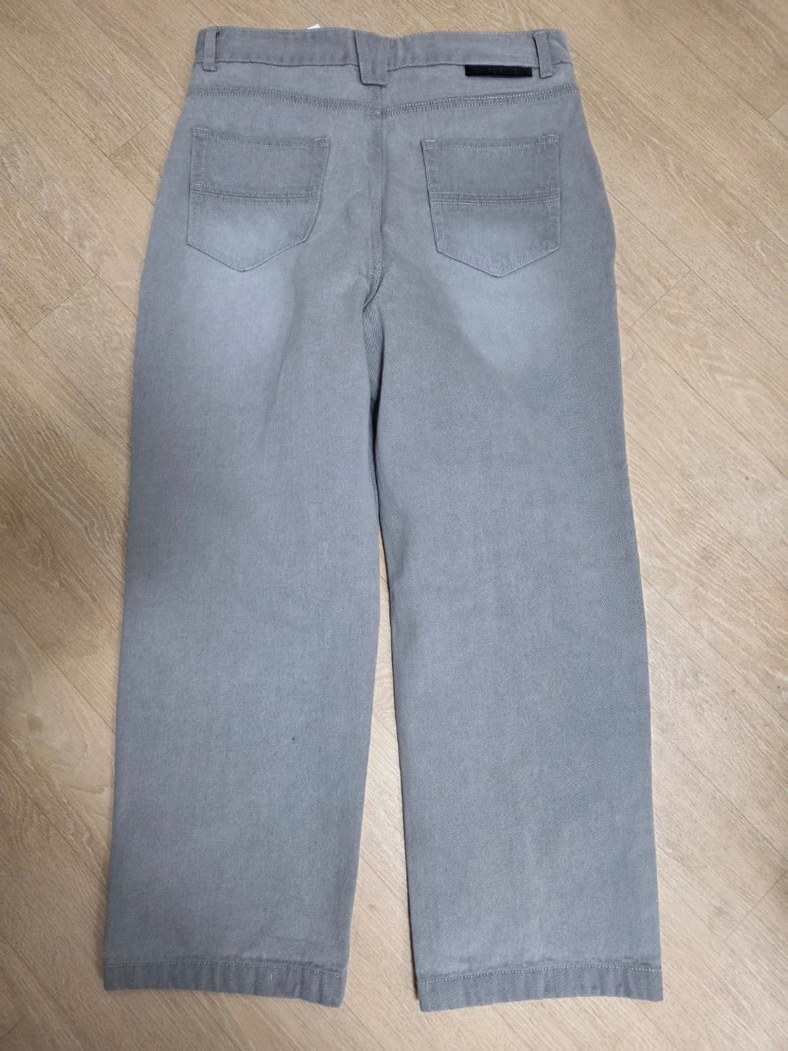 [새제품] 티아이포맨 세미 와이드 원턱 데님 팬츠 그레이 32 상품이미지5