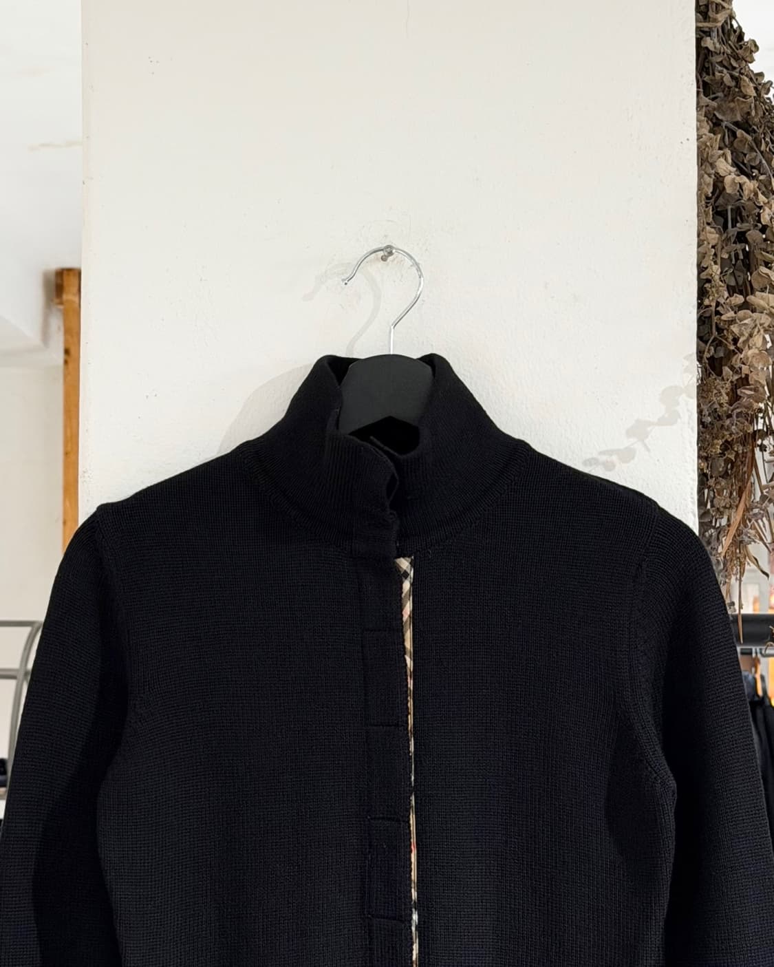 버버리 블랙 울 히든버튼 하이넥 가디건 상품이미지4