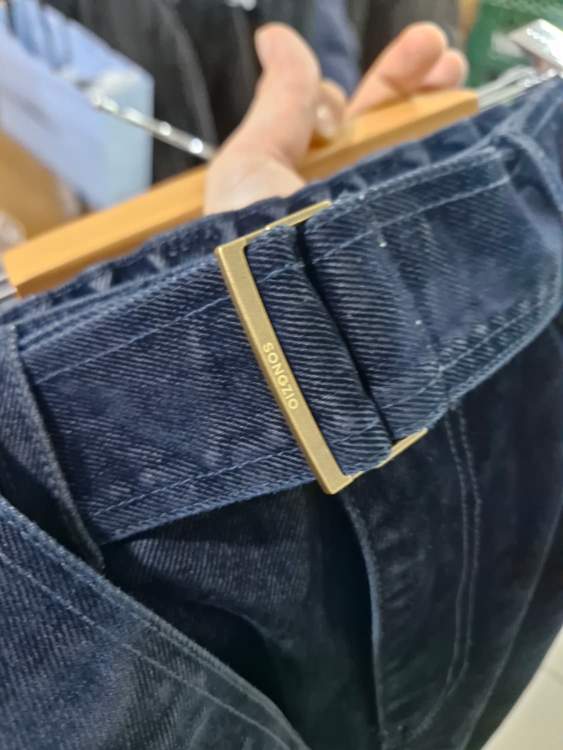 송지오 옴므 벨벳 커브 와이드 벨티드 데님 팬츠 네이비 상품이미지4