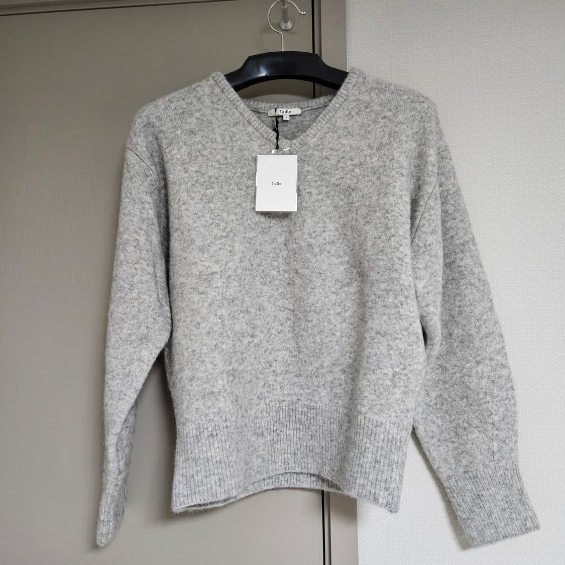 [2]타일레 브이넥 니트 상품이미지1