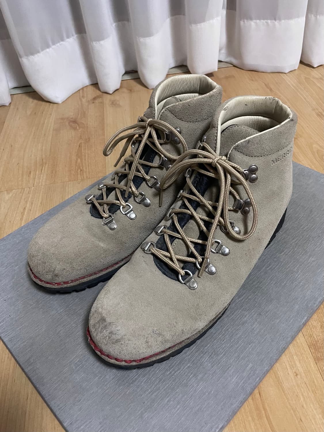 머렐 와일더니스 그레이 스웨이드 대너 디에메 파라부트 상품이미지1