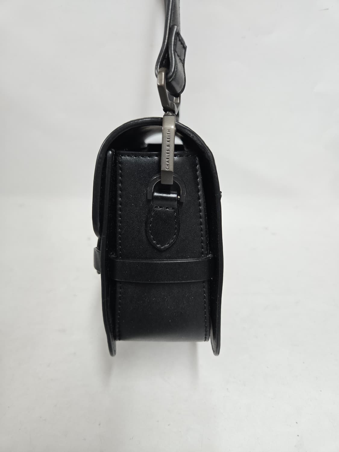 찰스앤키스 블랙 체인 크로스백 상품이미지3