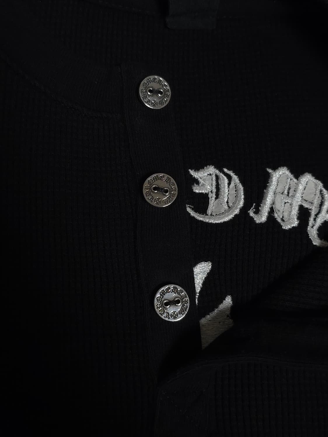 [M] 크롬하츠 세메터리 할리우드 헨리넥 와플 니트 블랙 상품이미지4