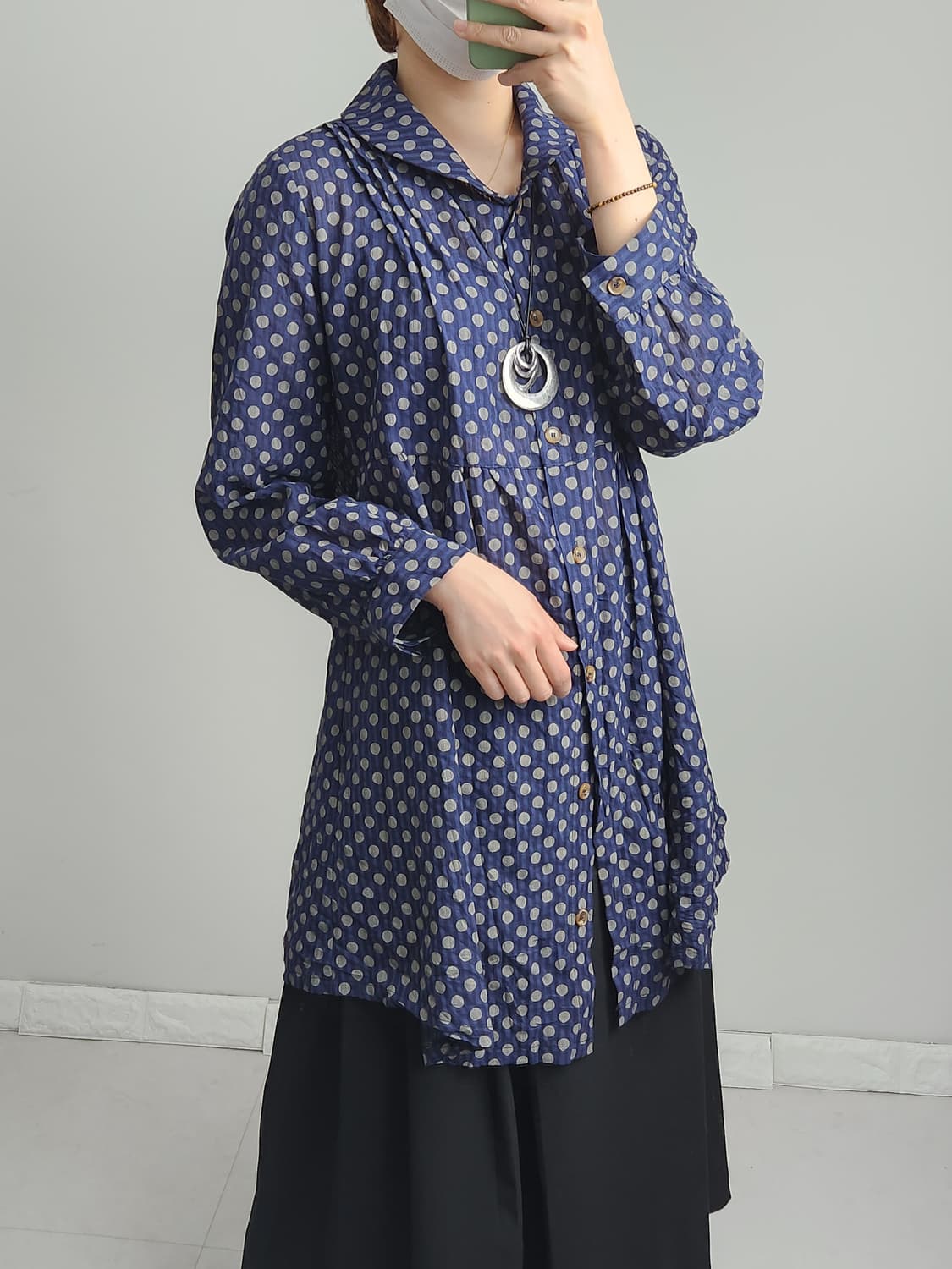 도트 핀턱 롱 블라우스 상품이미지3