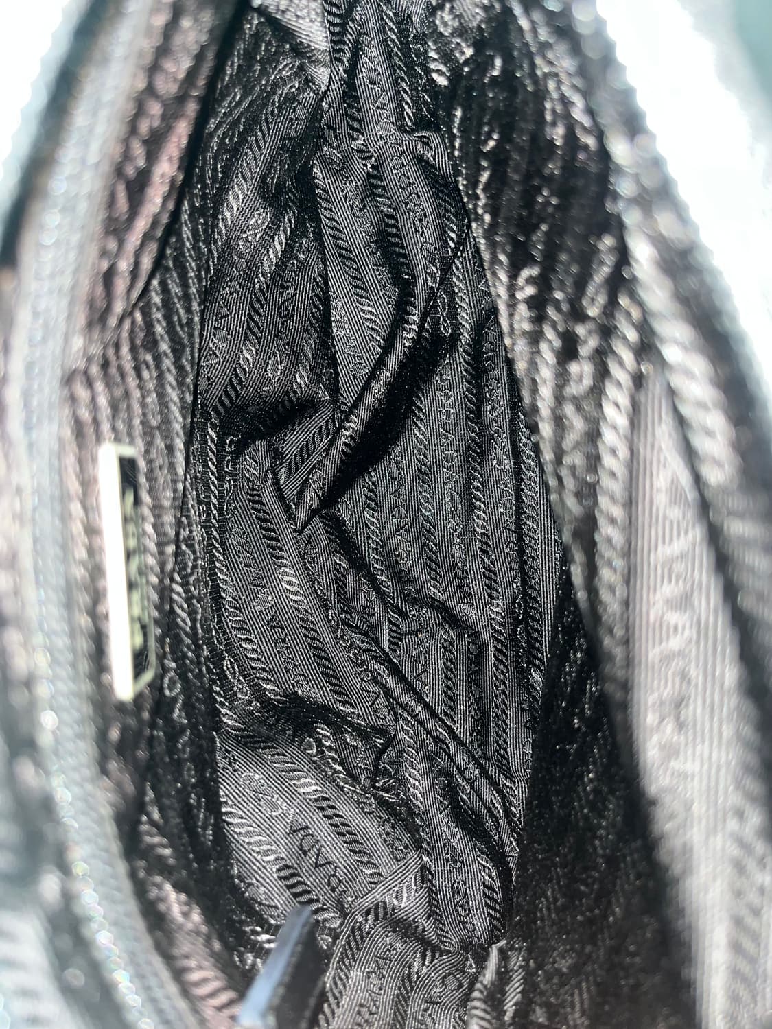 [OS] 프라다 포코노 리나일론 멀티 포켓 버클 크로스백 상품이미지8