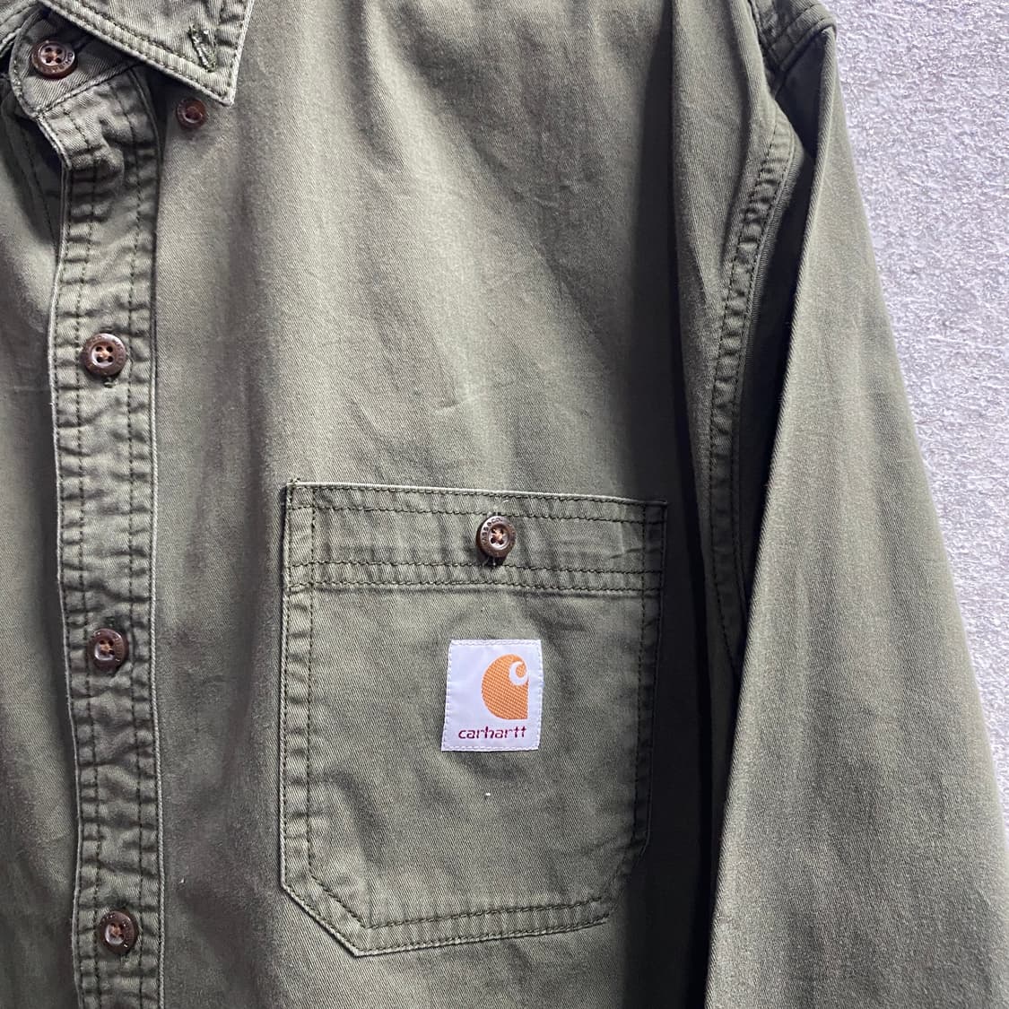 칼하트 패치로고 투포켓 카키 셔츠 B3166 상품이미지3