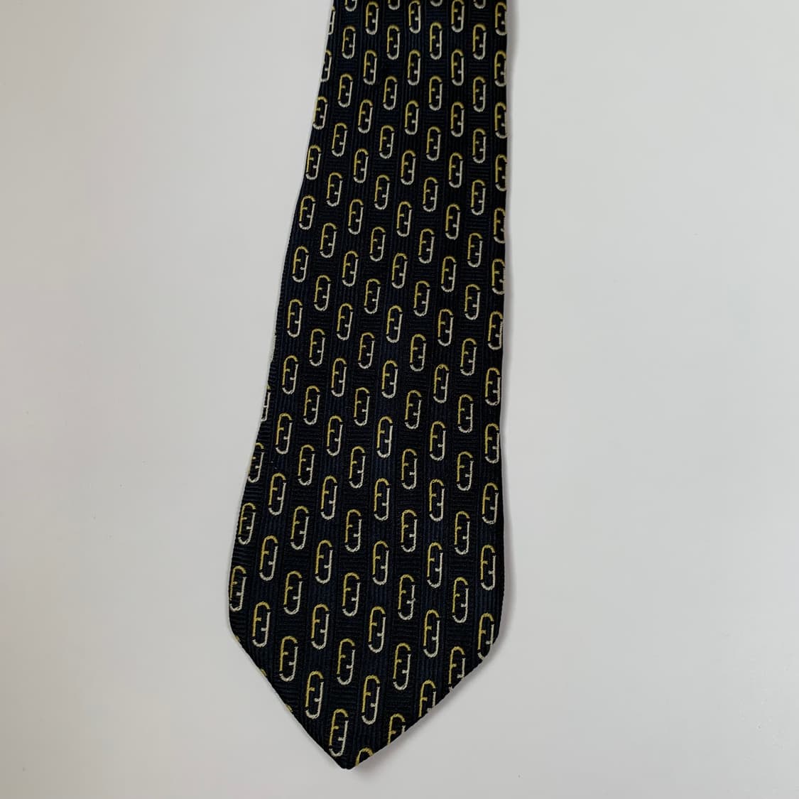 펜디(FENDI) FF모노그램 이태리 100실크 명품넥타이 정장룩코디 상품이미지9