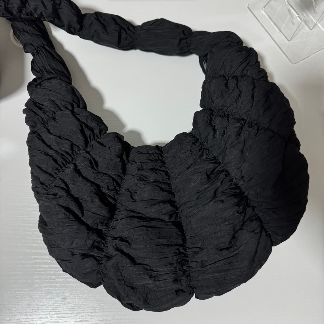 [ COS ] 코스 리플 크로스바디백 블랙 상품이미지1