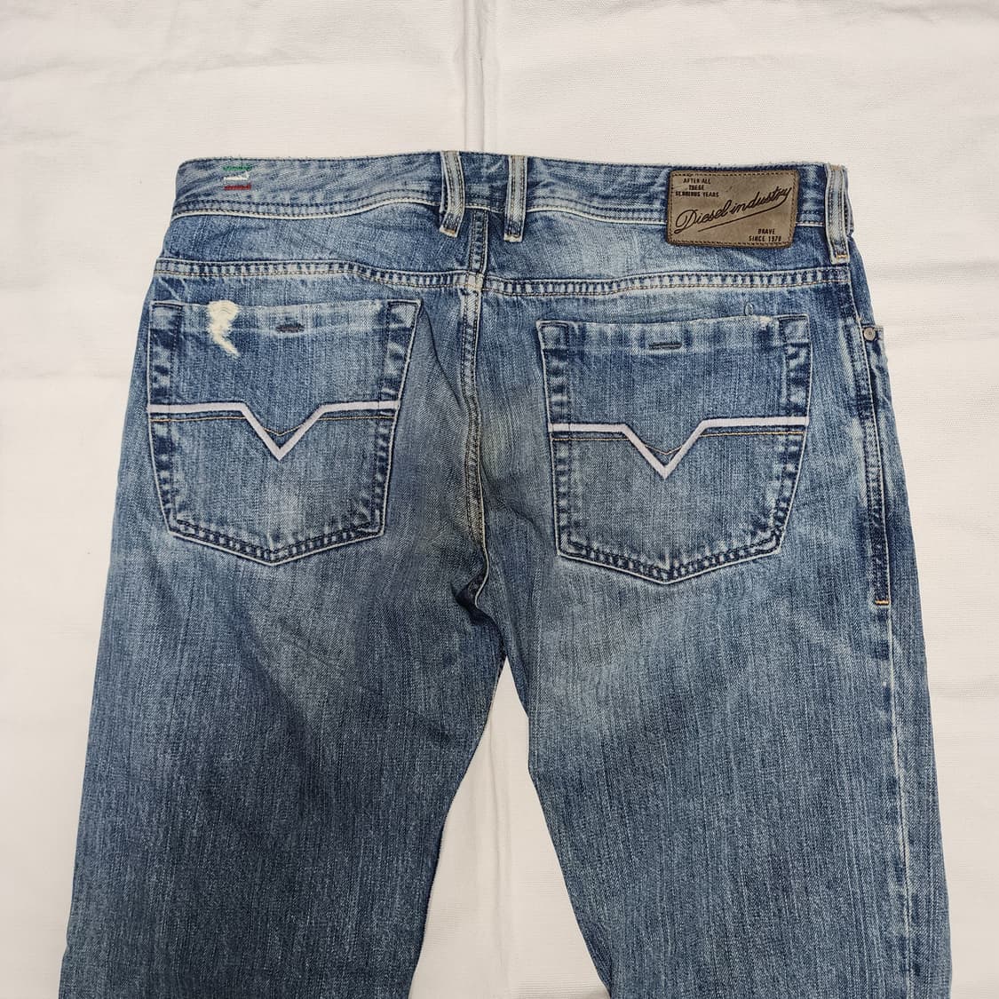 DIESEL ZATHAN 워시드 빈티지 연청 데님팬츠 상품이미지6