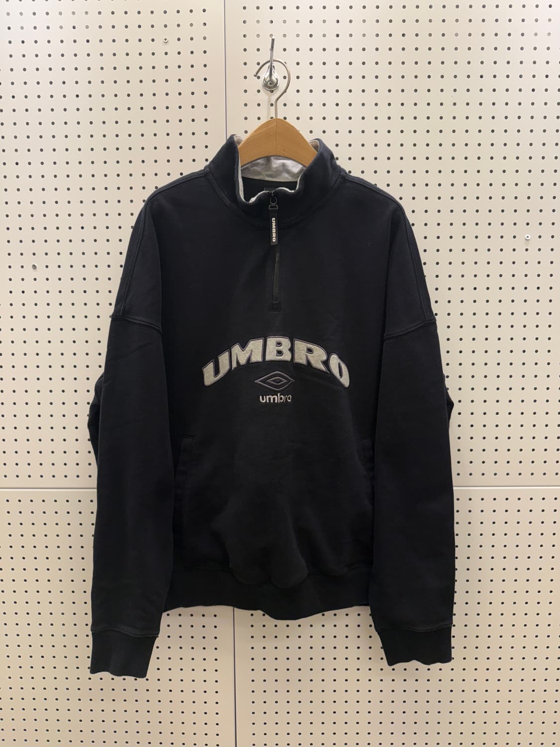 엄브로 빅로고 풀오버 하프집업 스웻 셔츠 U305 상품이미지2