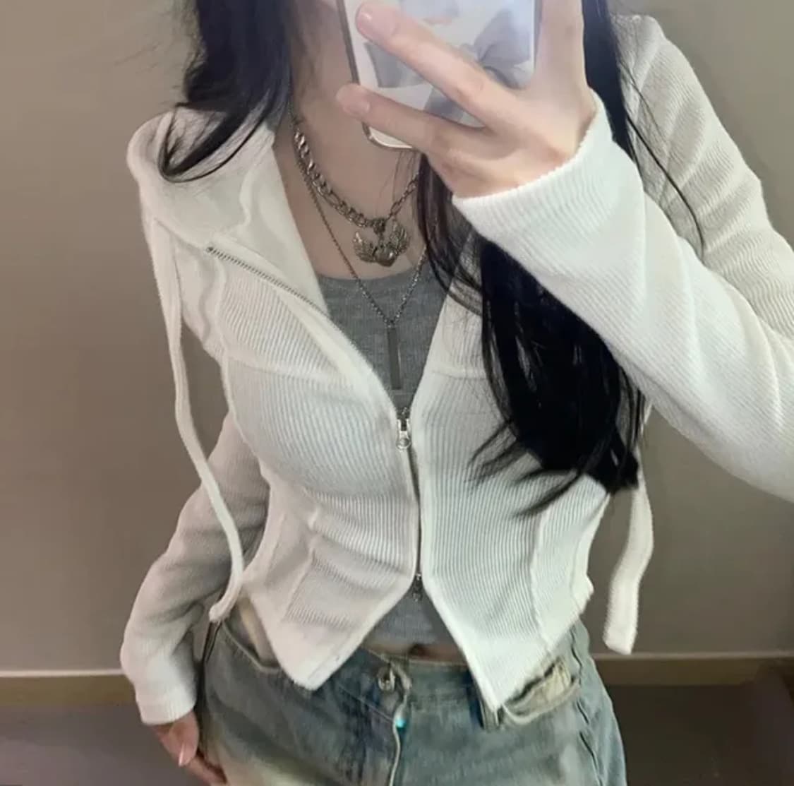 러블리힙 키츠네 골지 절개 트임 투웨이 슬림핏 크롭 후드 집업 아이보리 상품이미지1