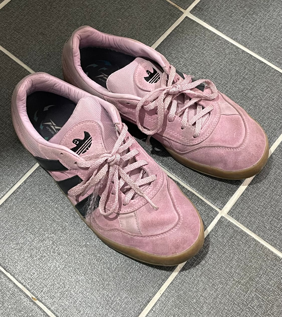 아디다스 x 마크곤잘레스 알로하 슈퍼 라이트 오키드 코어블랙 상품이미지1