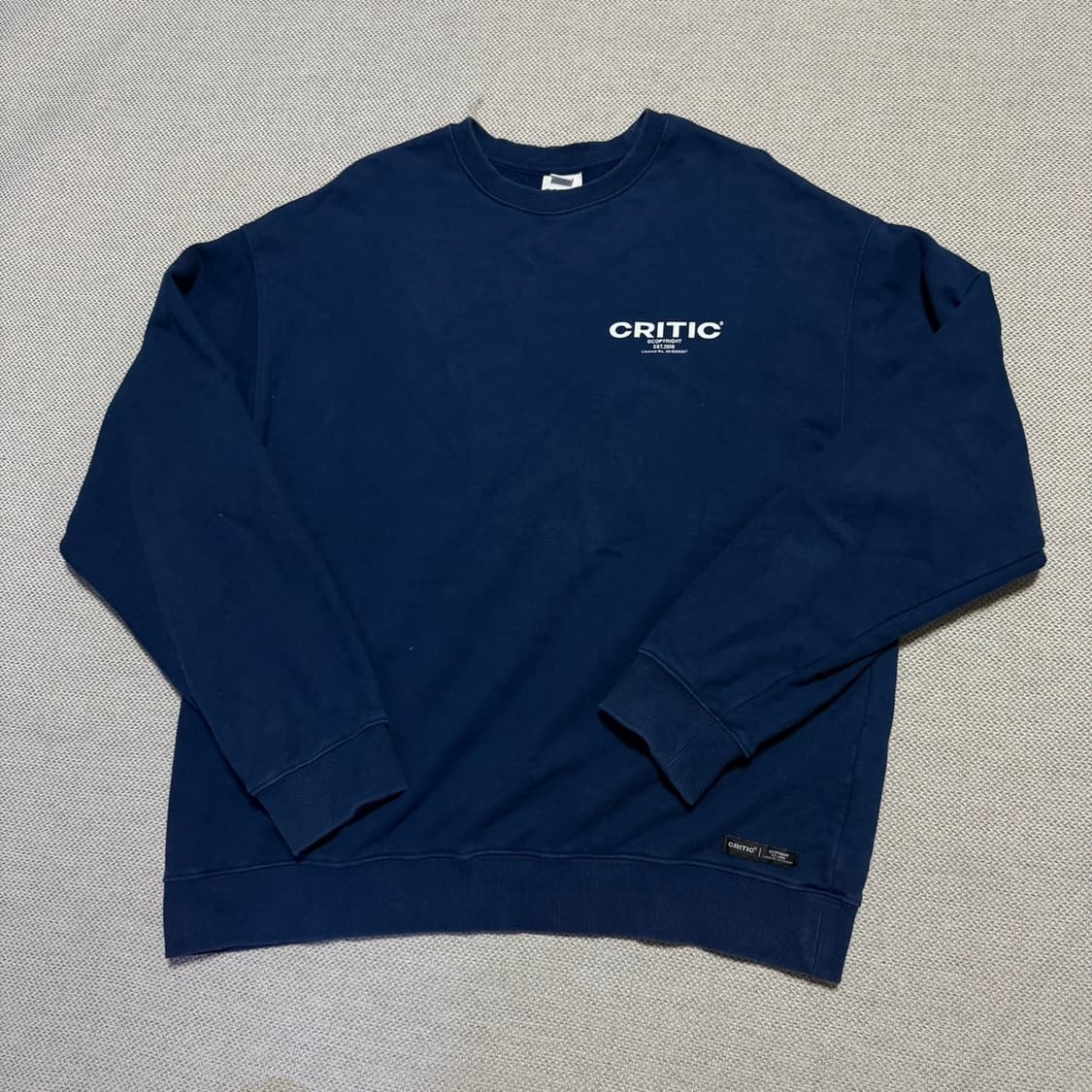 크리틱 맨투맨 상품이미지1