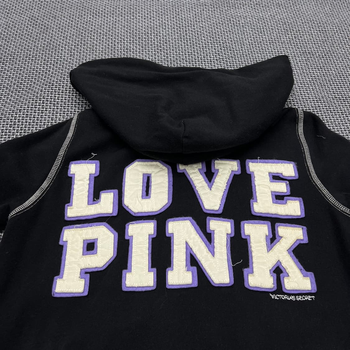 착샷O 핑크 빅로고 블랙 후드집업 상품이미지3