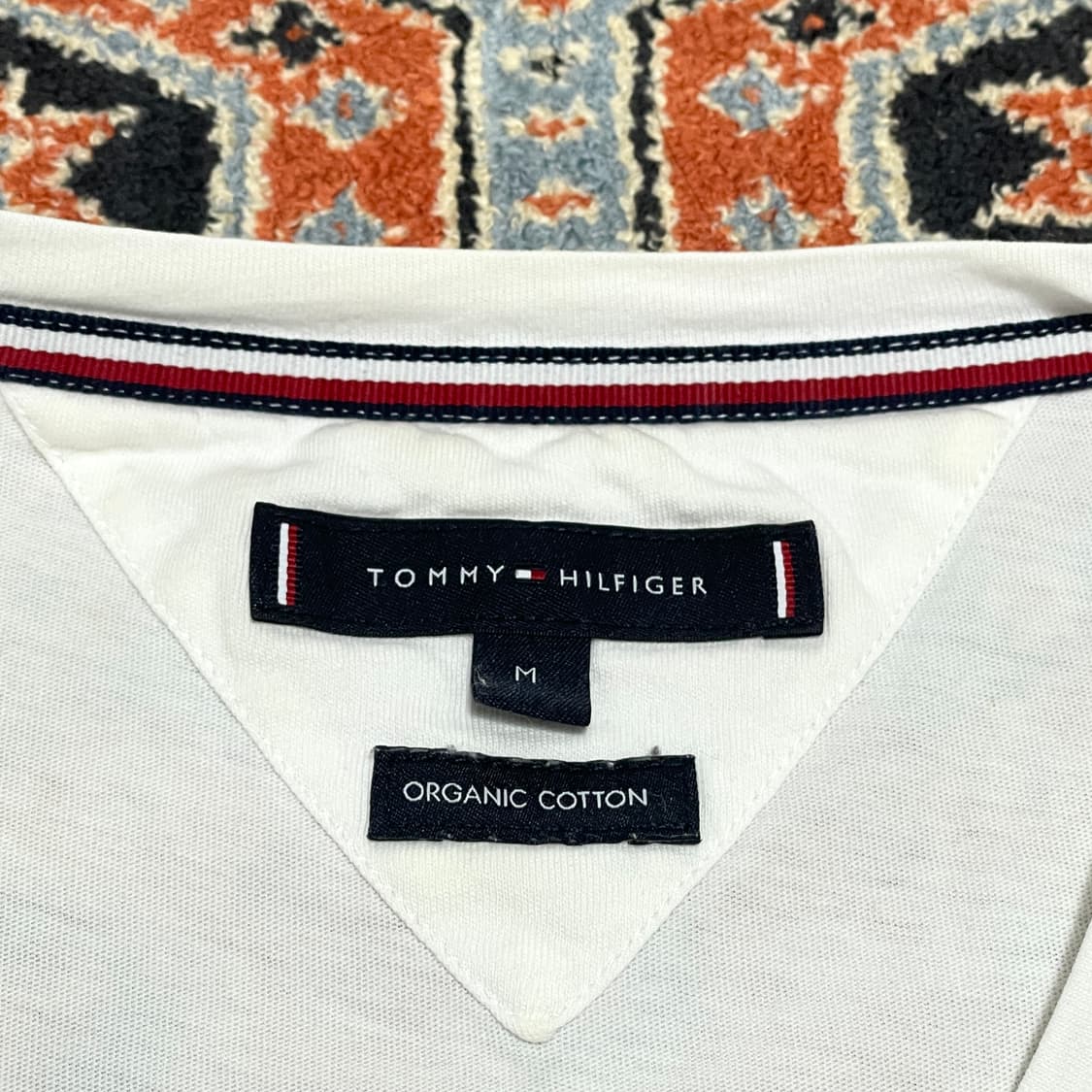 타미힐피거 스펠로고 화이트 반팔티셔츠 남성M 상품이미지4