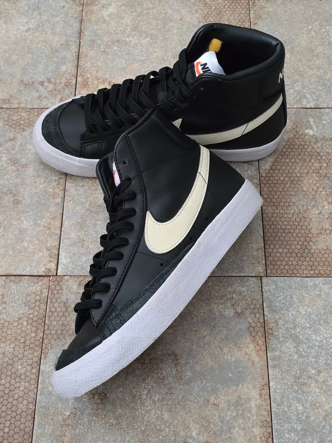 (240)나이키 블레이저 미드 77 빈티지 검흰 상품이미지3