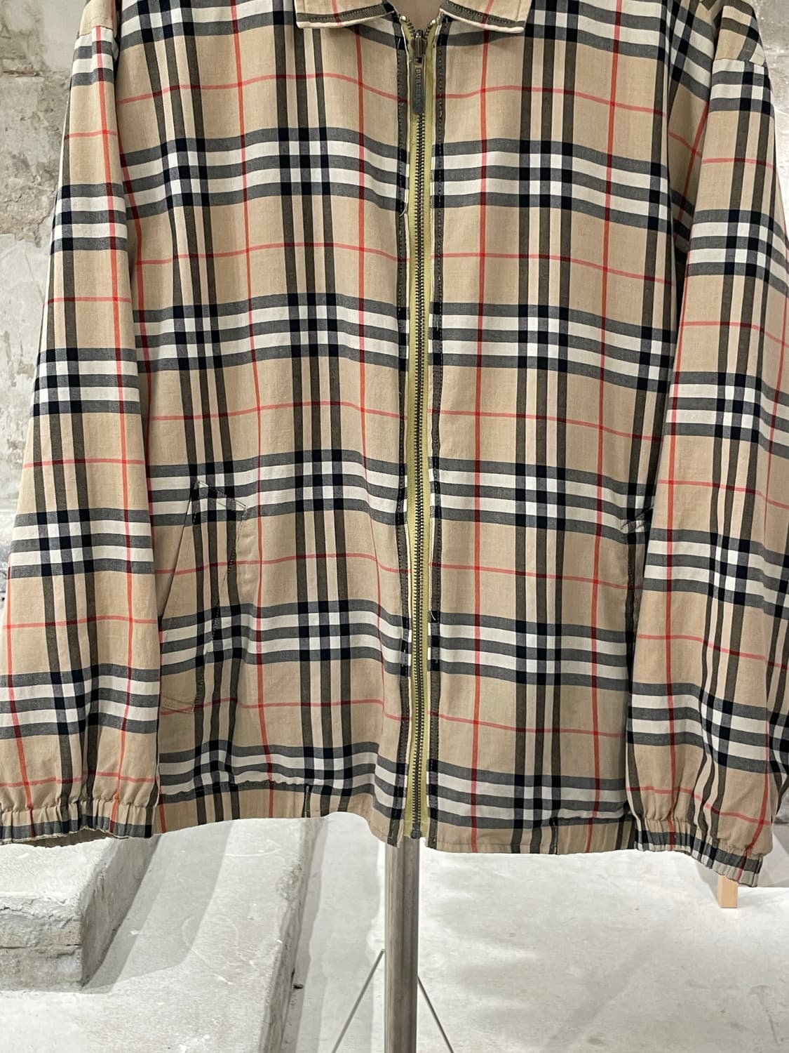 버버리 베이지 노바체크 기마로고 리버시블 블루종 상품이미지3