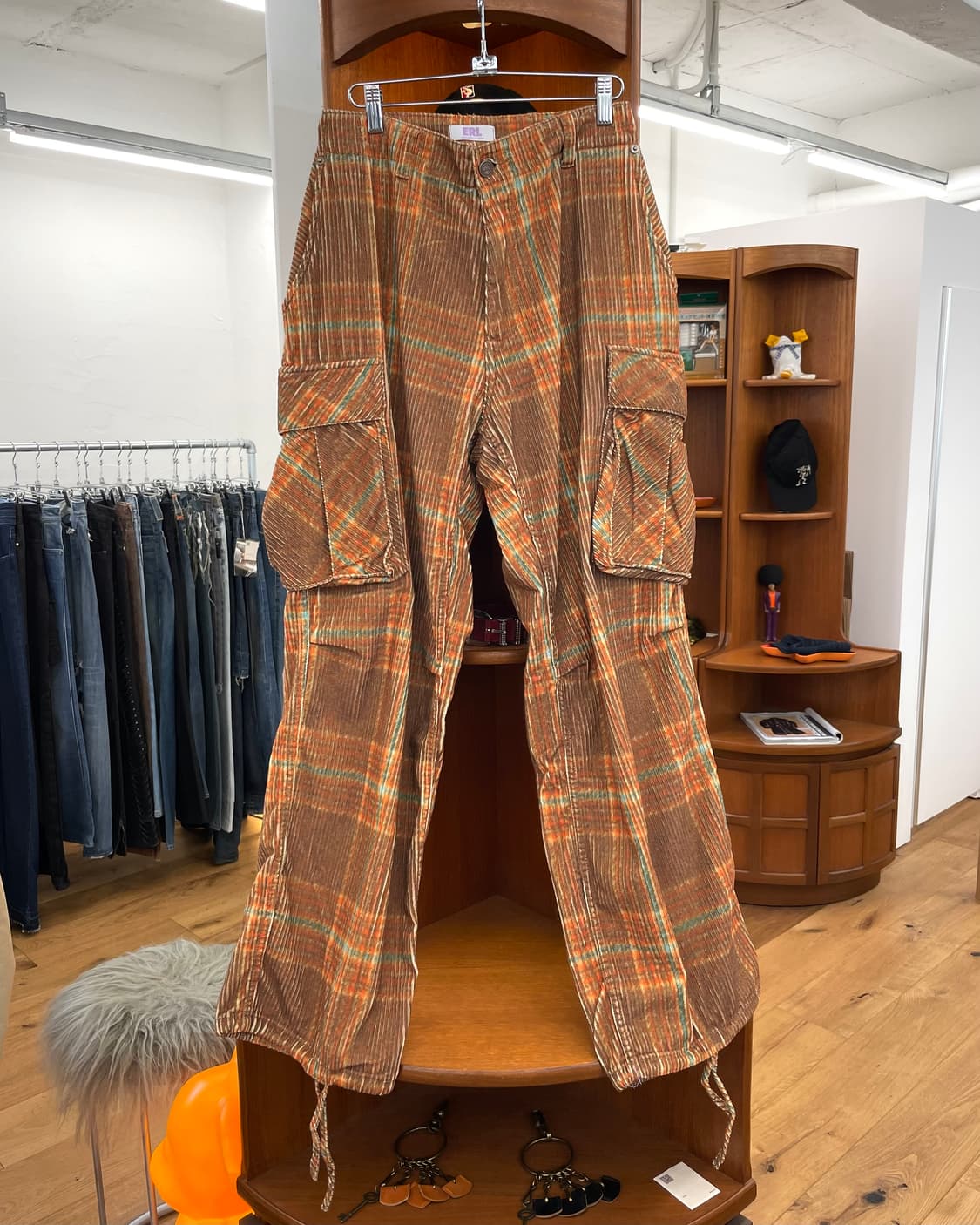 [L] ERL 체크 코듀로이 카고 팬츠 상품이미지4