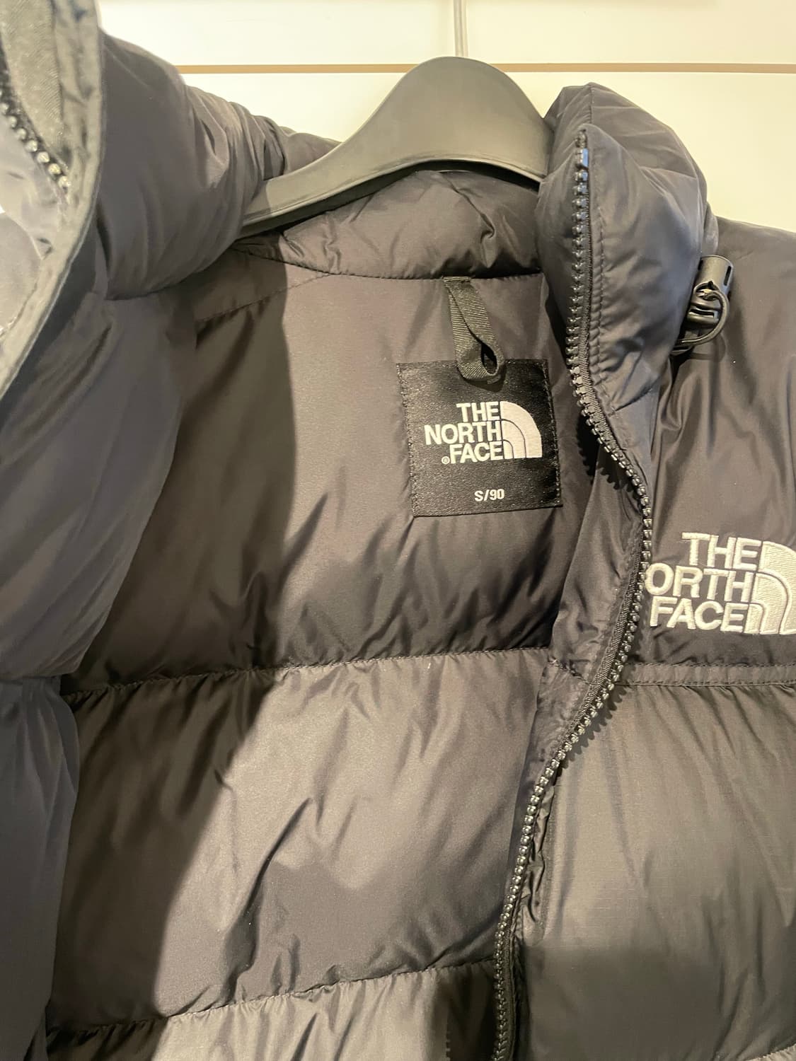 노스페이스 1996눕시 패딩 블랙 90(S) 상품이미지3