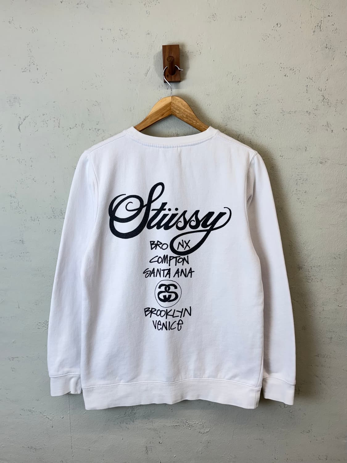 스투시 월드투어 화이트 맨투맨 상품이미지2