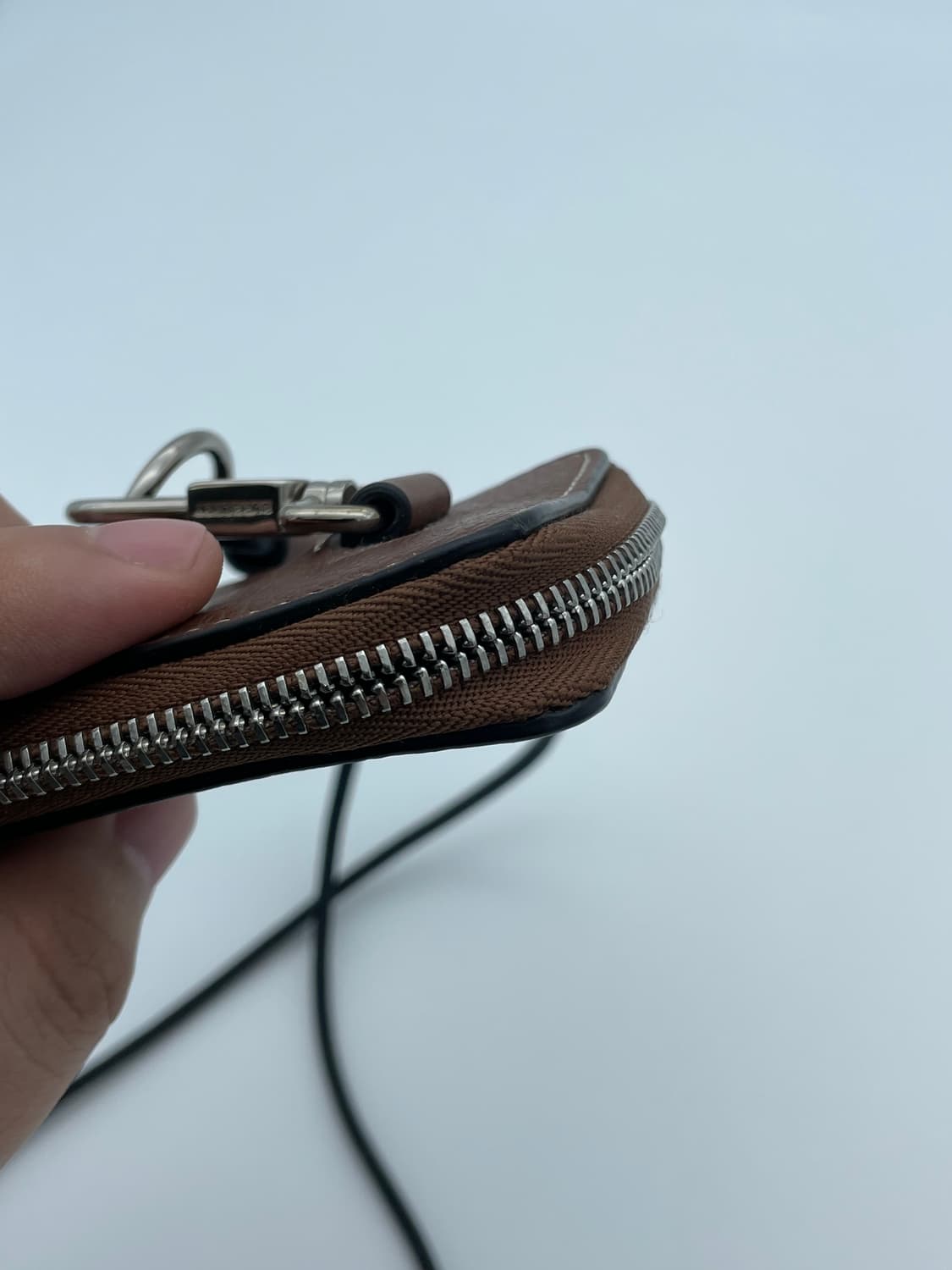 [ 정품 ] 버버리 스트랩 지퍼 카드지갑 브라운  상품이미지8