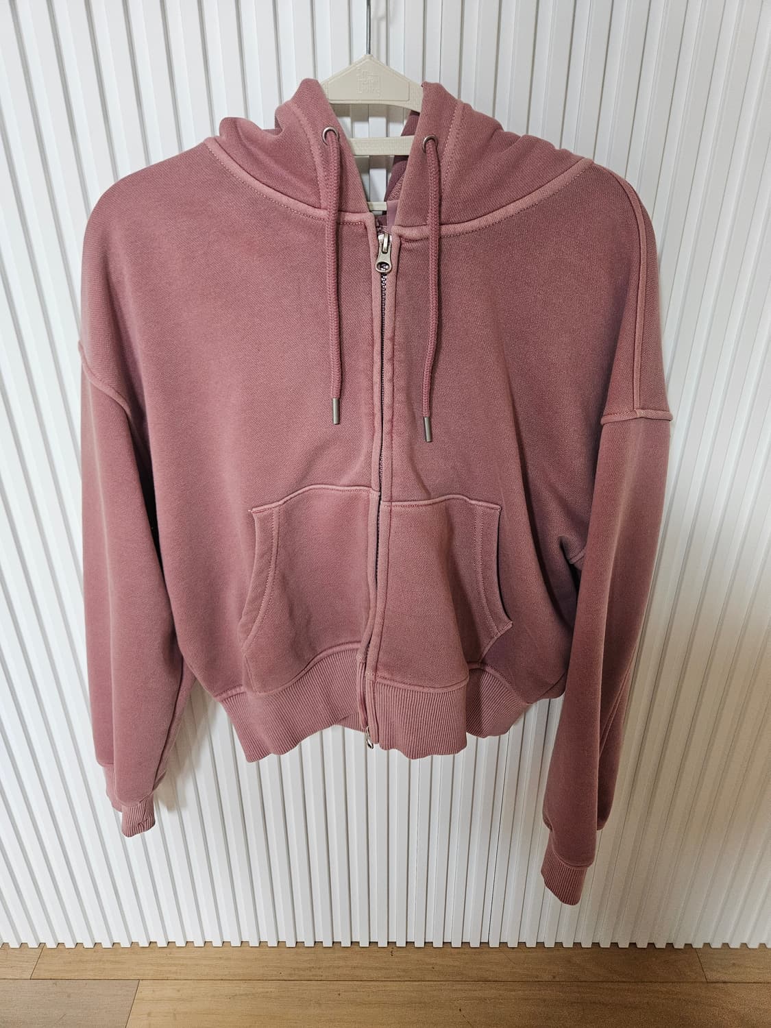 스파오 피그먼트 크롭 후드 집업 상품이미지2