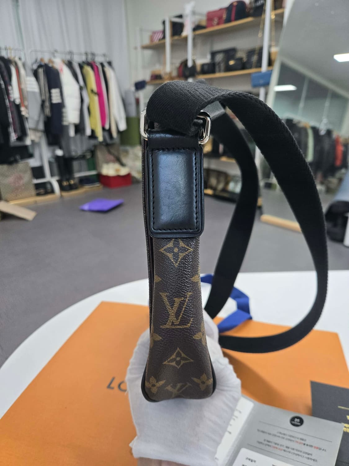 [보증서 정품] 루이비통 디스트릭트 크로스백 상품이미지3