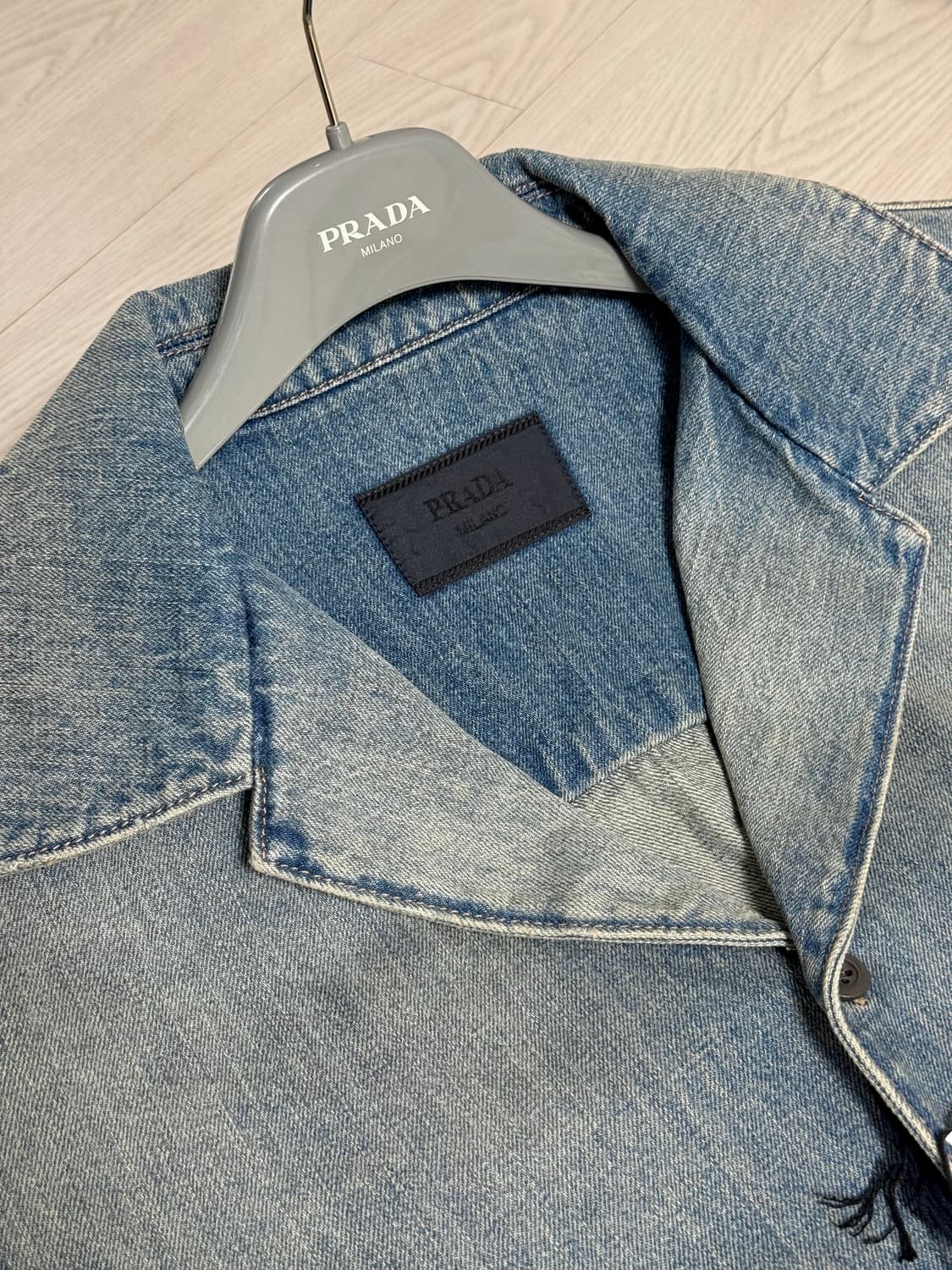 [XXL] 프라다 25ss 데님 소재 볼링 셔츠 상품이미지3