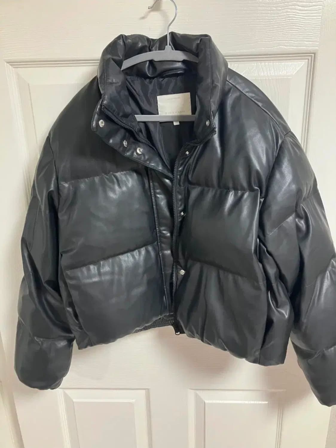 지오다노 블랙 레더 숏패딩 상품이미지1