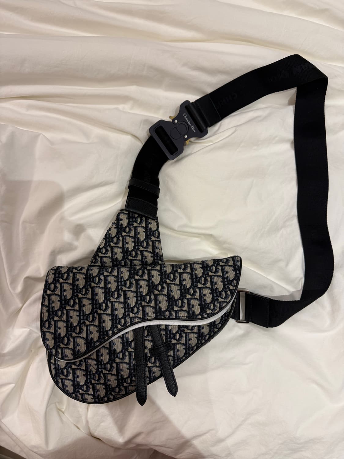 디올 오블리크 새들백 상품이미지1