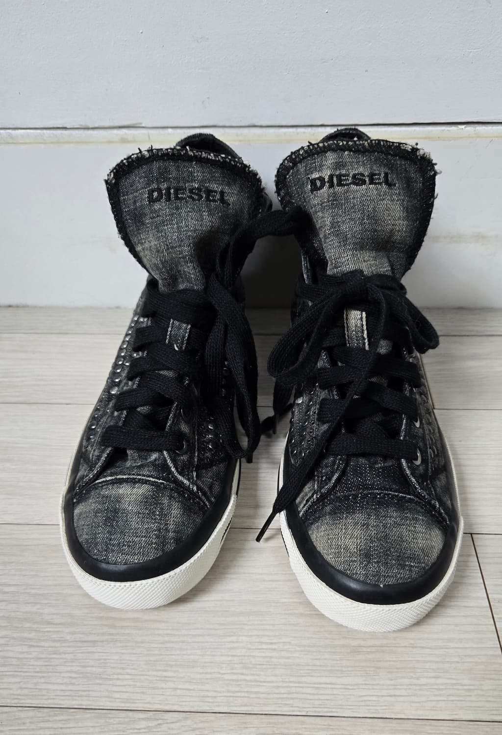 디젤 스터드 데님하이탑 스니커즈 245 상품이미지1