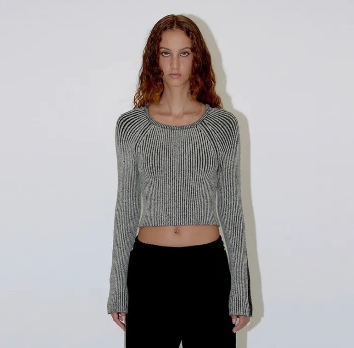 [새상품] DIAGONAL 다이애그널 크롭 니트 free size 상품이미지1